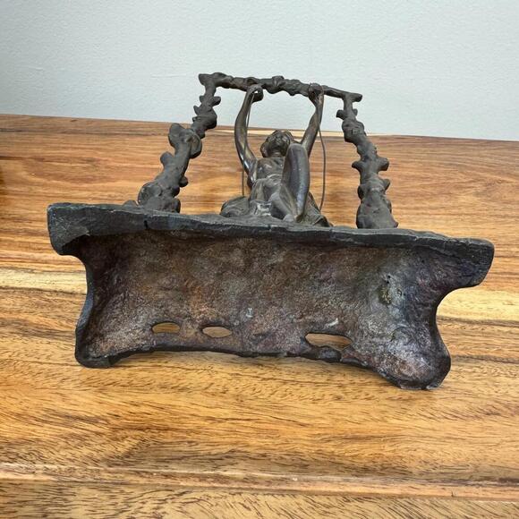 Vintage Cast Iron Swinging Lady Figurine after Auguste Moreau - Picture 8 of 9